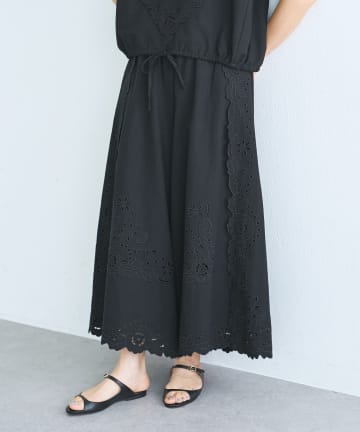 BEARDSLEY(ビアズリー) フラワーカットワークパネル刺繍パンツ《15 quinze》
