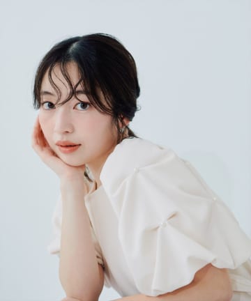 natural couture(ナチュラルクチュール) タックパールパフショルダーブラウス