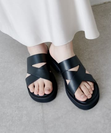 Lui's(ルイス) クロスベルトデザイン厚底サンダル