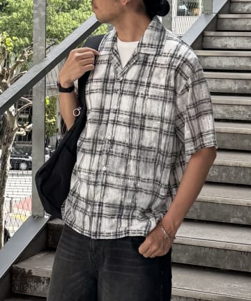 COLONY 2139(コロニー トゥーワンスリーナイン) 透かし編みムラ柄ニットシャツ