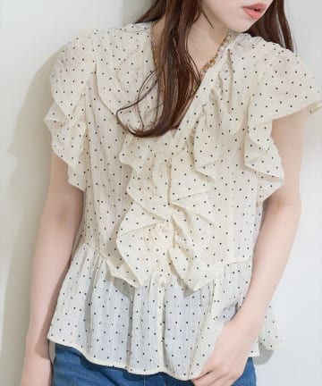 natural couture(ナチュラルクチュール) ドットフリルブラウス