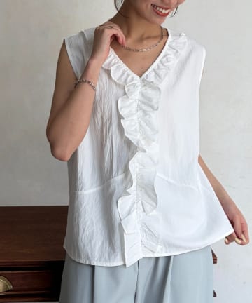 Chez toi(シェトワ) ノースリフリルブラウス