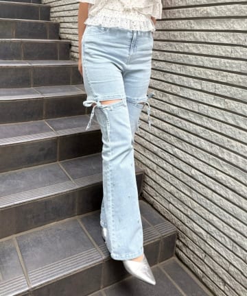 NICE CLAUP / OLIVE des OLIVE OUTLET(ナイスクラップ  / オリーブ デ オリーブ アウトレット) 【ANOTHER BRANCH】サイドリボンビュー付フレアーパンツ