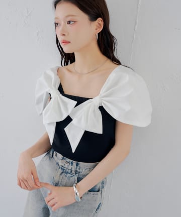 Chico(チコ) 4/9(木)0:00販売【SALON by Chico】ダブルリボンオフショルベアニット