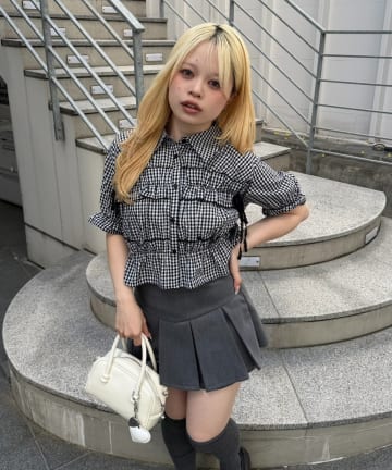 NICE CLAUP / OLIVE des OLIVE OUTLET(ナイスクラップ  / オリーブ デ オリーブ アウトレット) 【continuer】フリフリフリル短丈ブラウス