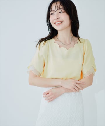 natural couture(ナチュラルクチュール) チューリップスリーブスカラップネックブラウス