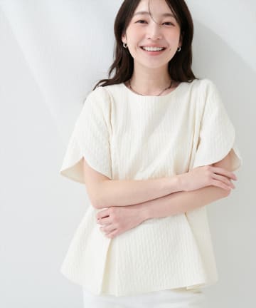 natural couture(ナチュラルクチュール) チューリップスリーブペプラムプルオーバー