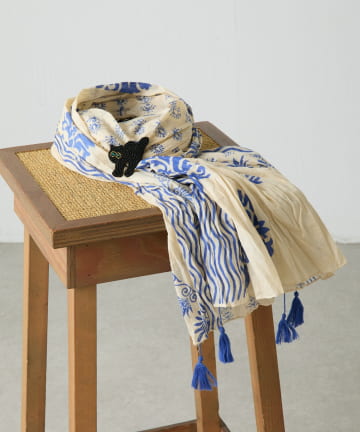 COLLAGE GALLARDAGALANTE(コラージュ ガリャルダガランテ) 【QTL CREATIONS別注 】ビーズブローチ付きストール