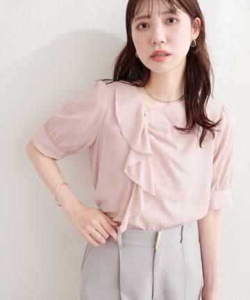 natural couture(ナチュラルクチュール) アシメフリルパール付きブラウス