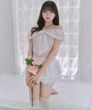 Belle Charme(ベルシャルム) Front Ribbon Offshoulder Tops
