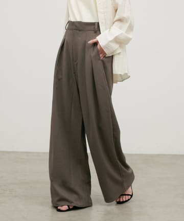 LARUTA(ラルータ) タックワイドパンツ