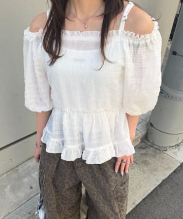 w closet(ダブルクローゼット) 【2WAY/5色展開】オフショルフリルブラウス