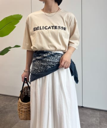 Jena　espace merveilleux(ジェナ　エスパスメルヴェイユ) ビーズ刺繍T