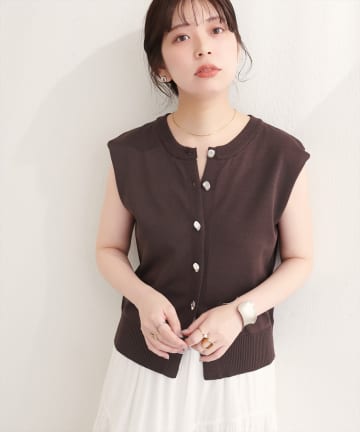 natural couture(ナチュラルクチュール) ニュアンス釦ノースリニット