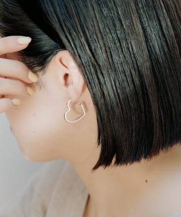 ear PAPILLONNER(イア パピヨネ) カラーハートフープピアス