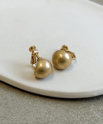 3COINS(スリーコインズ) ヴィンテージ加工メタルイヤリング