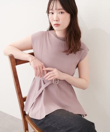 natural couture(ナチュラルクチュール) ベルト付きペプラムノースリニット