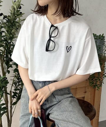 LOCUST(ローカスト) 【大人気アイテム！】ハート刺繍×バックロゴT