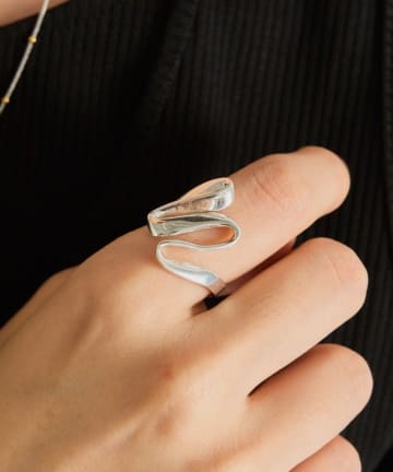 ear PAPILLONNER(イア パピヨネ) 《WEB＆一部店舗限定/スターリングシルバー使用》カーブラインリング