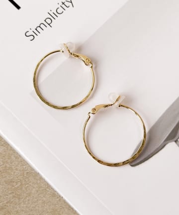 3COINS(スリーコインズ) タタキフープイヤリング