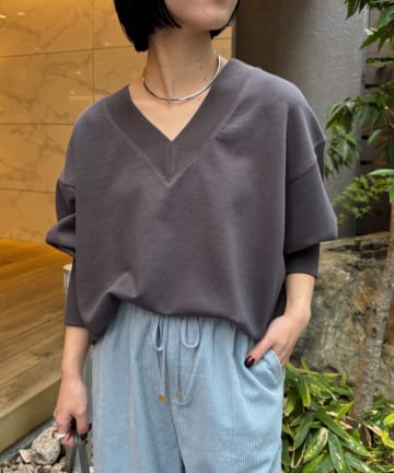 Jena　espace merveilleux(ジェナ　エスパスメルヴェイユ) Vネックポンチカットソー