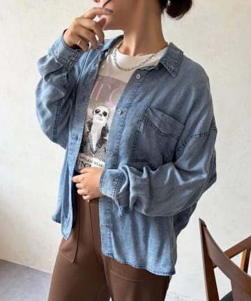 Chez toi(シェトワ) BACKギャザーパウダー加工デニムシャツ