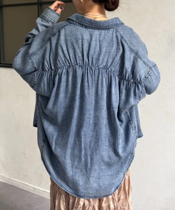 Chez toi(シェトワ) BACKギャザーパウダー加工デニムシャツ