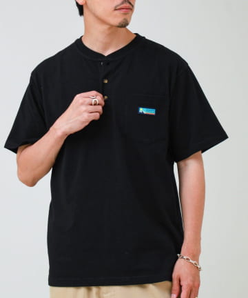 FREDY & GLOSTER(フレディ アンド グロスター) 【Franklin Climbing】ヘンリーネックラベルTシャツ