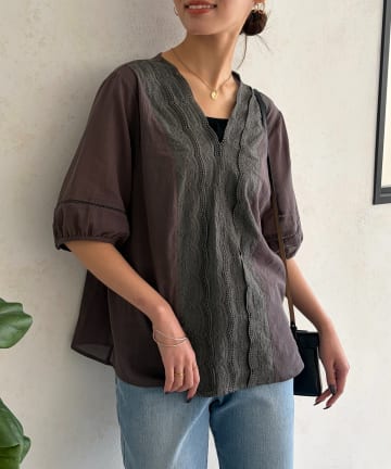 Chez toi(シェトワ) フロント刺繍レース5分袖ブラウス