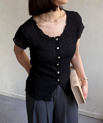 Thevon.(ゼヴォン) ボタンデザインシャーリングトップス