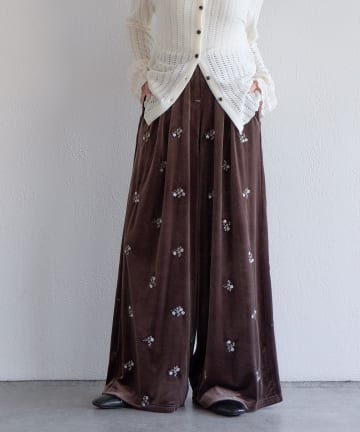 DISCOAT(ディスコート) 【WEB限定】ベロア刺繍イージーパンツ
