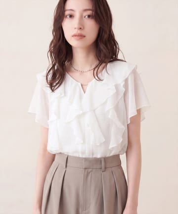 natural couture(ナチュラルクチュール) フロントバー付きフリルブラウス