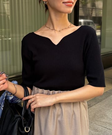 Chez toi(シェトワ) 前後2WAY5分袖キーネックリブニット