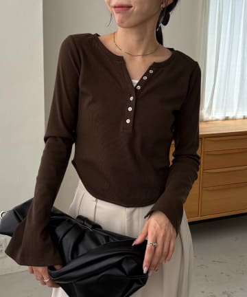 CAPRICIEUX LE'MAGE(カプリシュレマージュ) キーネックヘンリーT