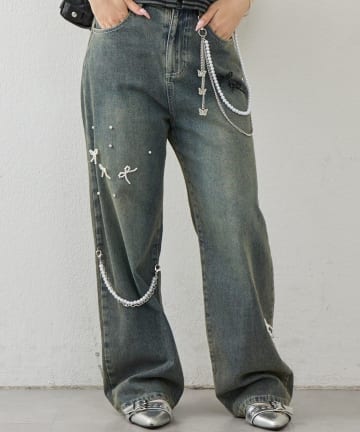 NICE CLAUP / OLIVE des OLIVE OUTLET(ナイスクラップ  / オリーブ デ オリーブ アウトレット) 【continuer】【サイズ展開あり】リボンビジューチャーム付きワイドパンツ
