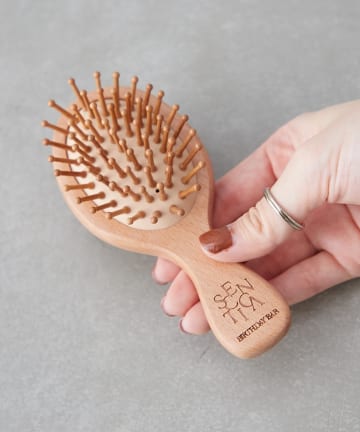 BIRTHDAY BAR(バースデイバー) ≪BIRTHDAYBAR限定≫【SCENTICA】 wooden hairbrush