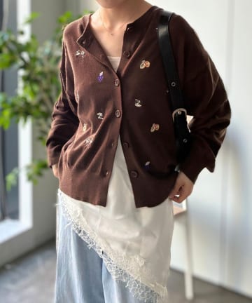 LOCUST(ローカスト) 【トレンドアイテム】フラワーフルーツ刺繍カーディガン