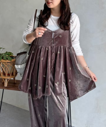 CPCM(シーピーシーエム) 【セットアップ着用可】小花刺繍ベロアイレヘムキャミ