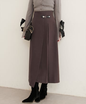 natural couture(ナチュラルクチュール) ビットベルト付きラップ風スカート