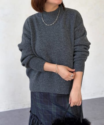 Chez toi(シェトワ) BACKスリットハイネックプルオーバー