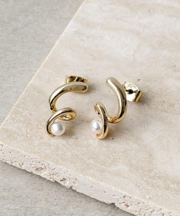 3COINS(スリーコインズ) 螺旋パールピアス