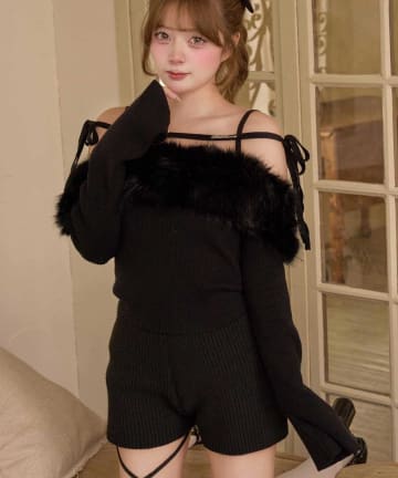 Belle Charme(ベルシャルム) Fur Ribbon Off-shoulder  Knit