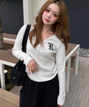 RAY CASSIN(レイカズン) Vネックヘンリー胸刺繍ロングTシャツ / ロンT