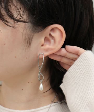FREDY & GLOSTER(フレディ アンド グロスター) ニュアンスアシメパールピアス