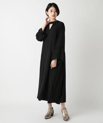 ハイネックスリットカラーフレアワンピース