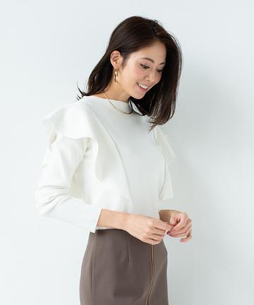 フリルボートネックニット