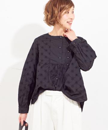 小花刺繍プルオーバーブラウス