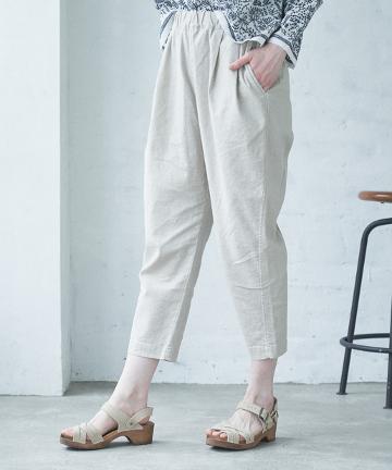 テーパードパンツ