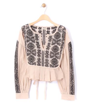 メッシュ刺繍ハリ感ブラウス