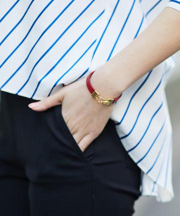 フックレザーバングル